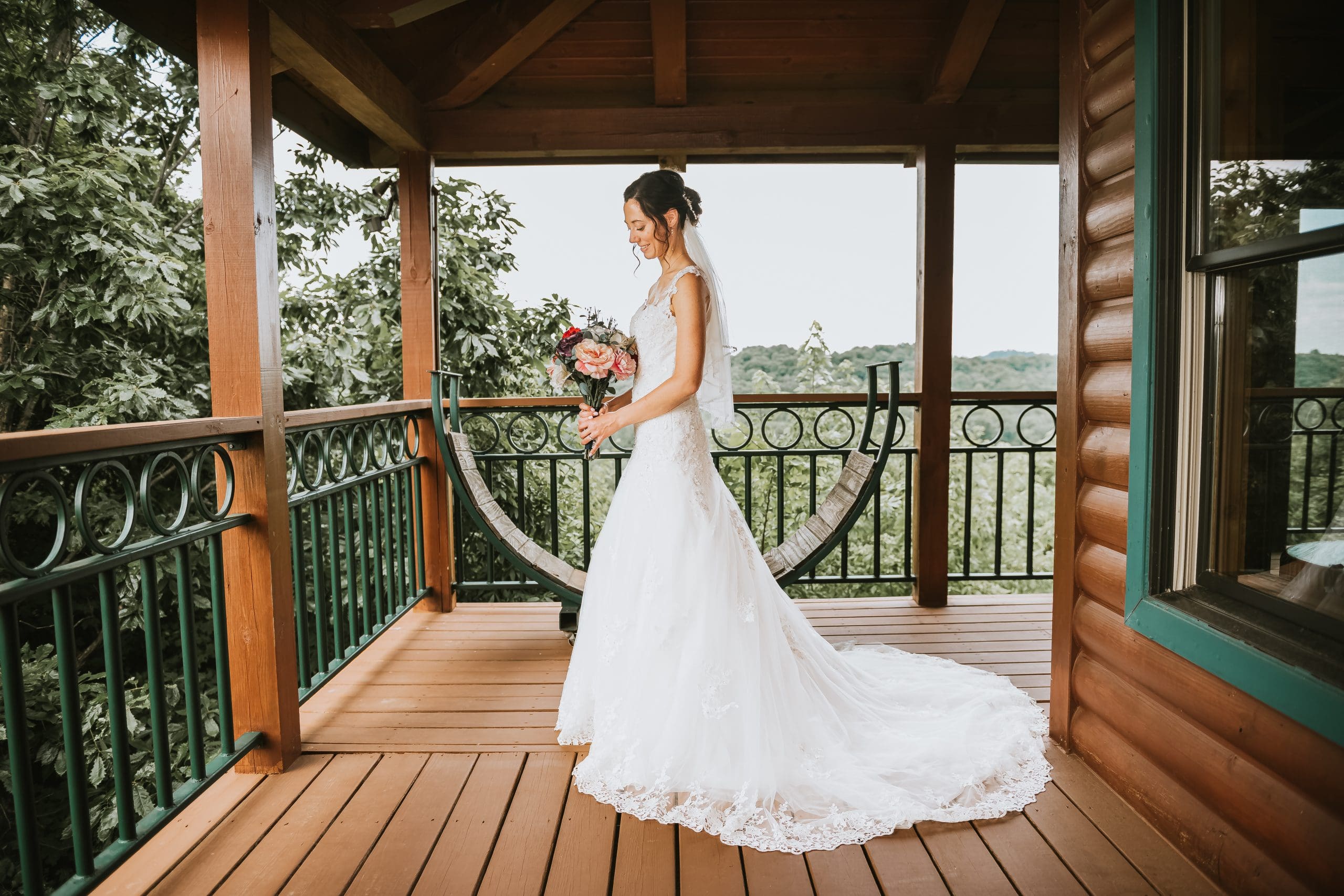 10 Wedding Dress Sample Shopping Tips