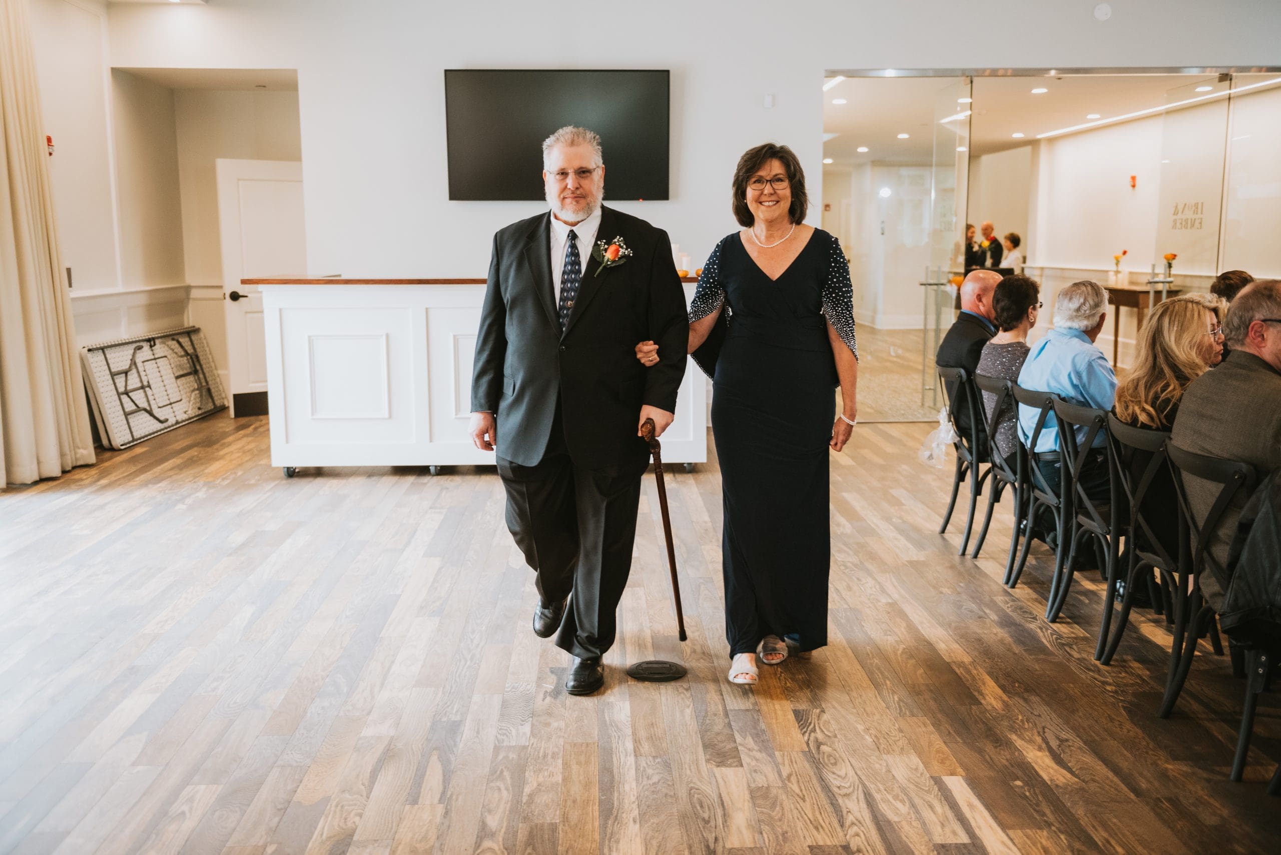 fashionable moms at wedding